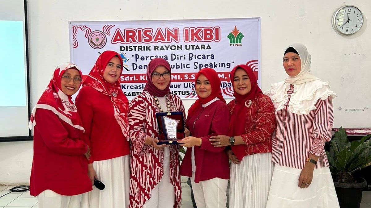 Gambar Percaya diri dengan Skill Public Speaking "Narasumber dalam Acara HUT RI ke-79 Kebun Sawit Seberang PTPN 4 REG 2".
